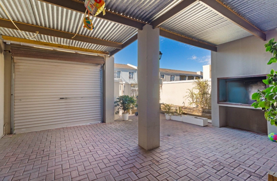 2 Bedroom Property for Sale in Parklands Western Cape